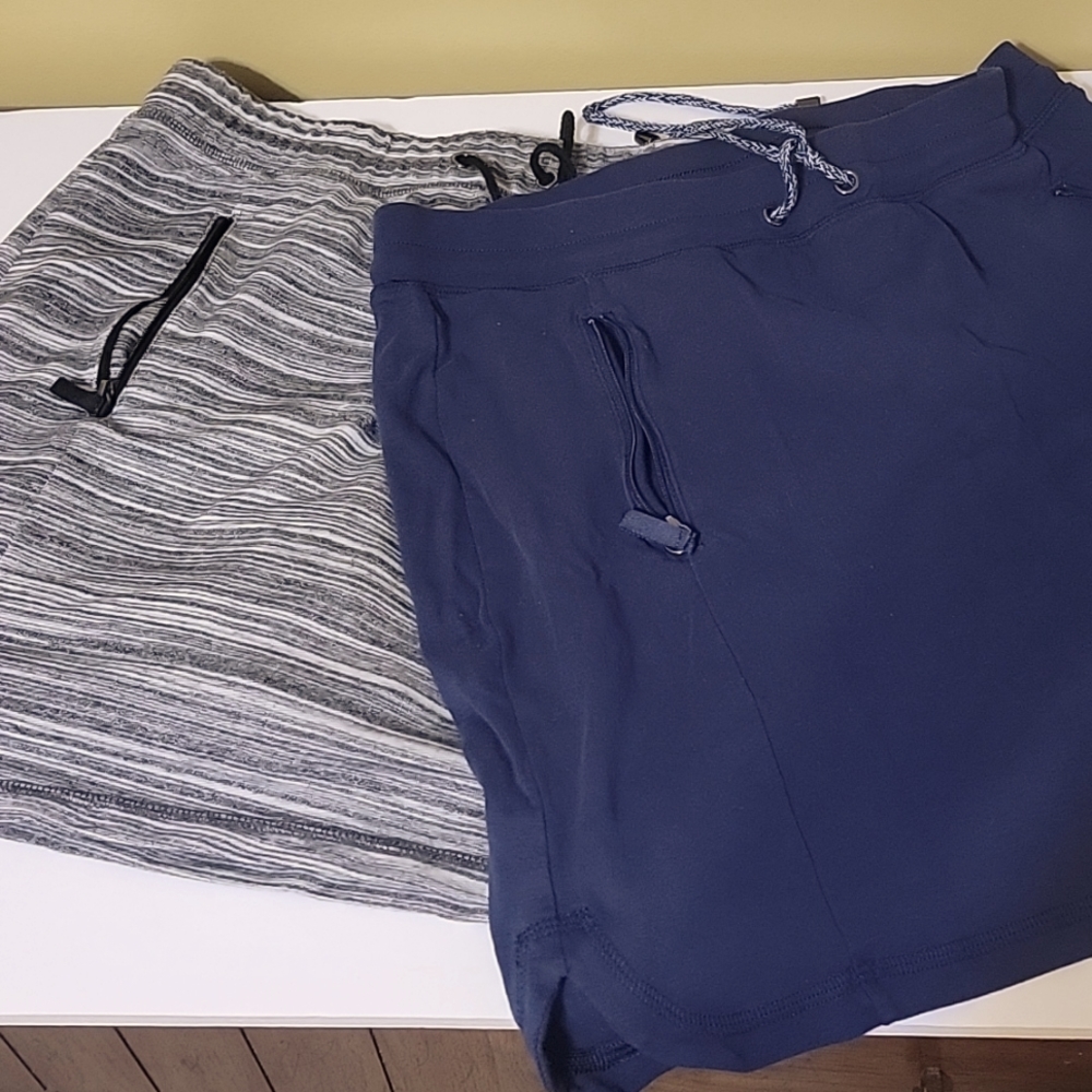 Lot of 2 Jones New York Signature Skorts, Size Small